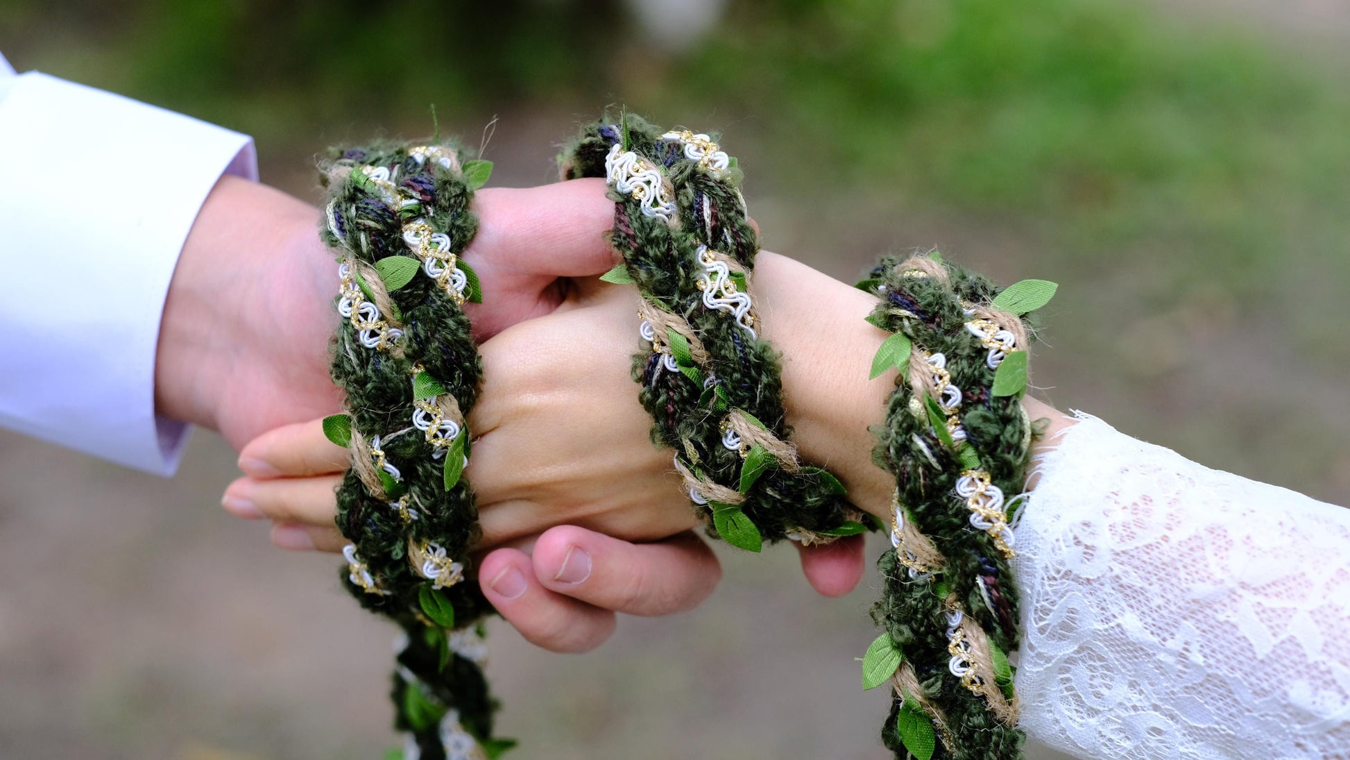 Custom braided Handfasting Cord: Wool Yarn with White Lace and Vine – Customizable Colors