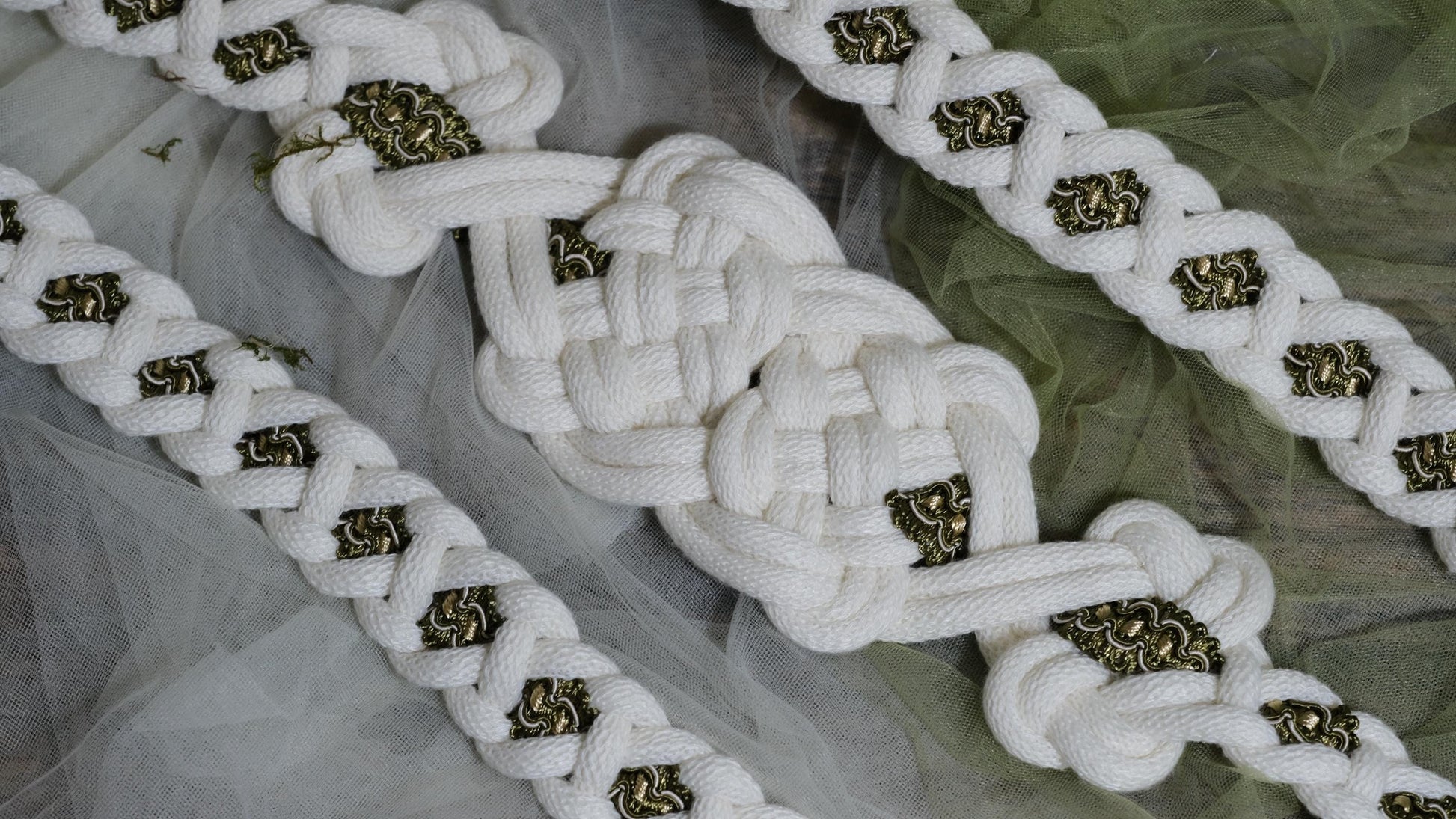 Custom braided Handfasting Cord: Celtic Knot, White Rope & Antique Gold Details Ribbon – Customizable Colors